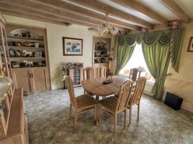 The large lounge/diner.