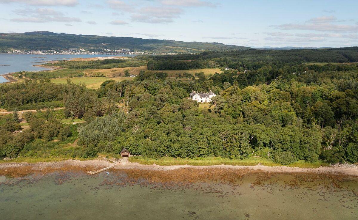 Castleton House and foreshore to Loch Fyne.