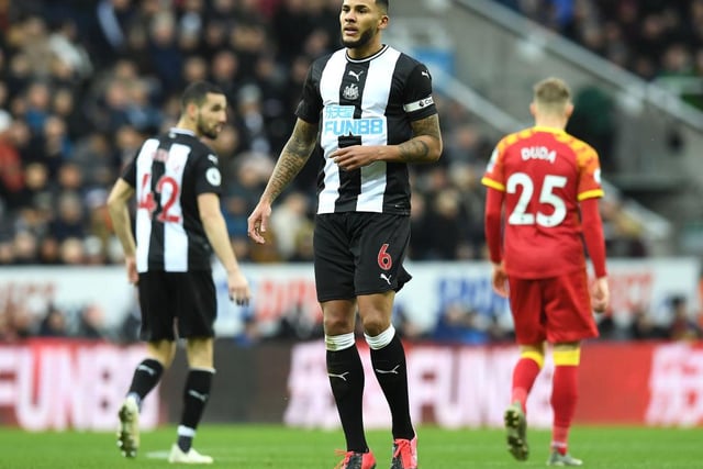 Bruce is unlikely to leave out his captain. In terms of United’s defenders, Lascelles and Fernandez are arguably more well-suited to a back four.