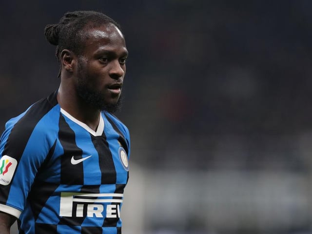 Chelsea are struggling to sell Victor Moses as Inter Milan are refusing to pay the £10.75m asking price for the winger. (The Sun)