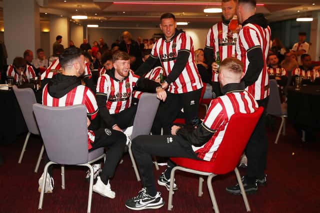 Tommy Doyle (second left) chats with his Sheffield United team mates: Paul Thomas /Sportimage