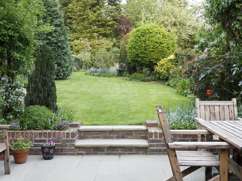 Average house price: £155,059.24. Average house price with a garden: £180,614.96. Garden price increase: £25,55.72.