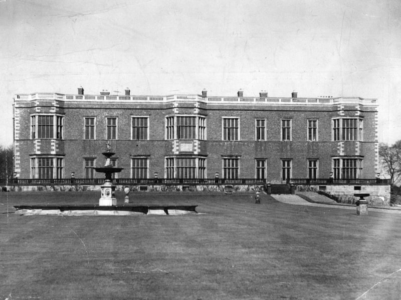 This mansion has multiple ghosts, most famously the "Blue Lady," Lady Mary Ingram, who is still searching for her stolen pearls. Another well-known spirit is Phoebe Gray, a nursemaid who was brutally murdered on the estate. Unexplained screams and the sound of something being dragged across the floor are also frequently reported.