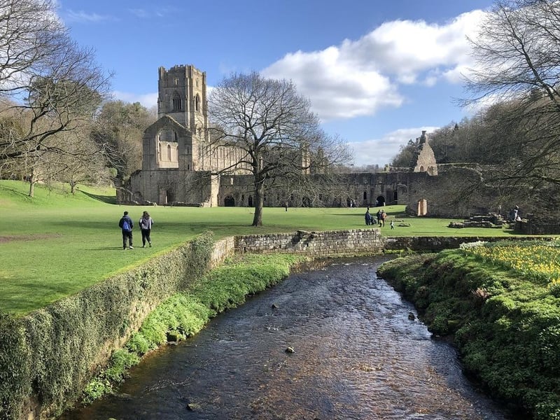 This May half term it’s all about birds and nature at Fountains Abbey and Studley Royal. This 800-acre site is bursting with life and ready to welcome you for an exciting adventure. Head to the bird hide, just 2 minutes from the visitor centre, to explore and discover the different birds that live in these trees. Look up into the deep green canopies, how many papier mache birds can you spot? 📍 Fountains Abbey & Studley Royal Water Garden, Ripon HG4 3DY