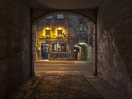 Serving as a police station and prison during its life, Tolbooth Tavern is said to be haunted by the evil spirit of a man held prisoner. Employees report drinks and picture frames being thrown and hearing children's voices and footsteps.