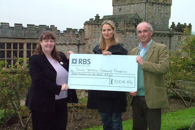 Pauline Grice, Chief Executive South Yorkshire Community Foundation; Lord and Lady Edward Manners, at a Haddon Hall cheque presentation in 2007