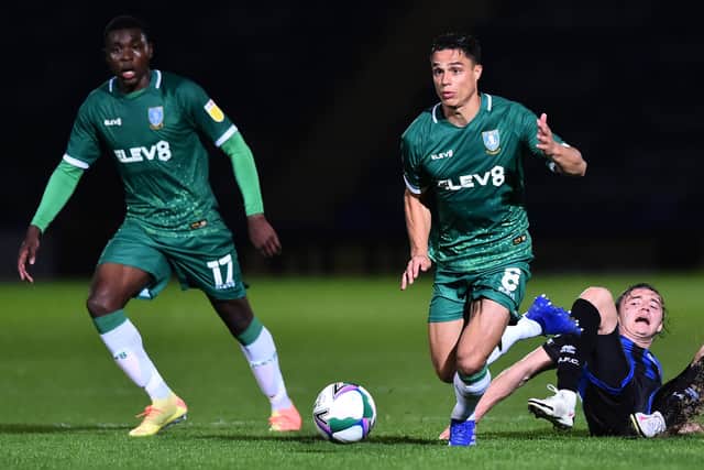 ROCHDALE, ENGLAND - SEPTEMBER 15:  Joey Pelupessy of Sheffield Wednesday runs past Oliver Rathbone of Rochdale during the Carabao Cup Second Round match between Rochdale and Sheffield Wednesday at Crown Oil Arena on September 15, 2020 in Rochdale, England. (Photo by Nathan Stirk/Getty Images)