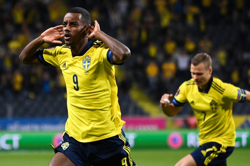 Sweden'  Alexander Isak is wanted by multiple Premier League clubs, including Arsenal, despite only recently having singed a contract extension with Spanish side Real Sociedad   (Teamtalk)