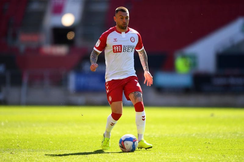 Right-back Jack Hunt has re-signed for Sheffield Wednesday following three years at Bristol City. The 30-year-old was available on a free transfer.