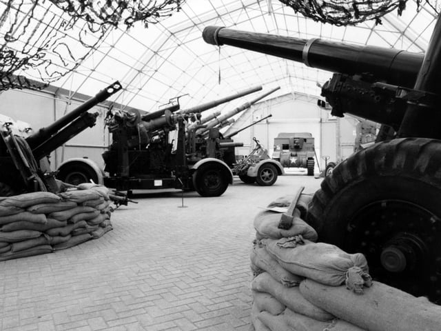 A collection of guns at the Fort Nelson gallery, 1993. The News PP5732