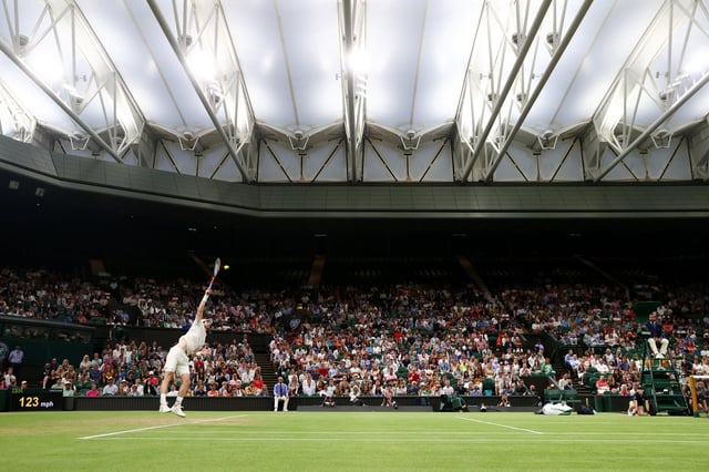 Veľkej Británie Andy Murray nastúpi v piatom dni šampionátu na zápas tretieho kola dvojhry mužov proti Kanade Denisovi Shapovalo - vo Wimbledone 2021 v klube England Lawn Tennis and Crocket Club 2. júla 2021 v Londýne.  (Foto: Julian Finney / Getty Images) *** Bestbix ***