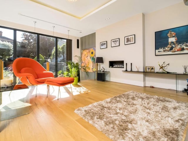 This 4-bedroom townhouse is up for £975,000. You can view it here: bit.ly/2Tck70u