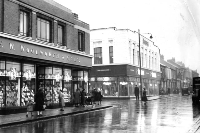 Jarrow Shopping Centre with Woolworths in the picture.