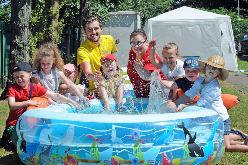 Enjoy some fun in the paddling pool quickly and easily this late May Bank Holiday with our great tips