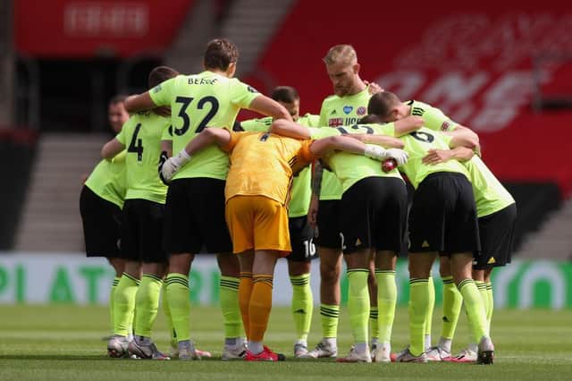 The Sheffield United team form a huddle prior to the Premier League match between Southampton FC and Sheffield United at St Mary's Stadium (Photo by Naomi Baker/Getty Images)