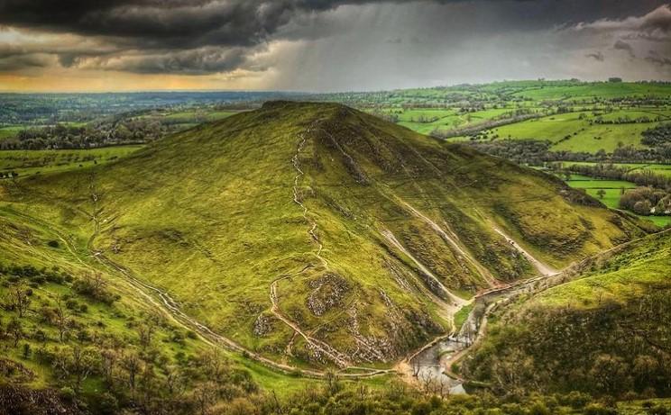 peakdistrict_lady writes: The One with Drama at #Dovedale 💚