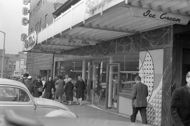 Here is Bis Bar pictured in 1965 and it was a favourite with Elaine Davidson and Tony Poston.