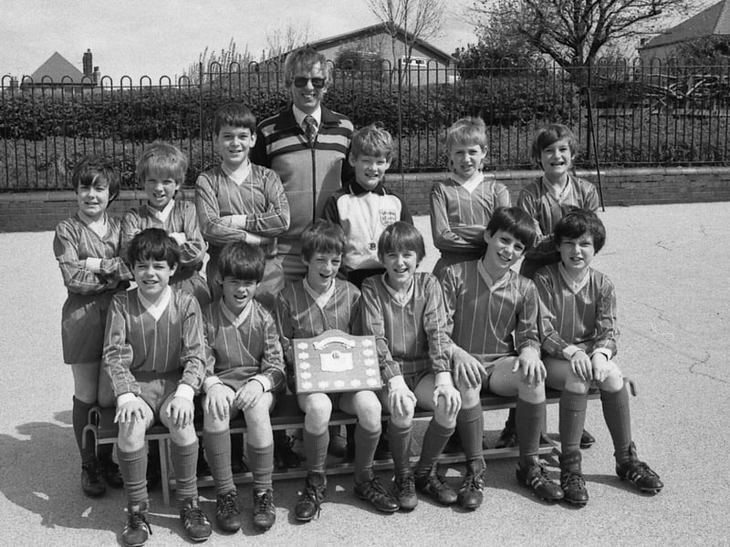 Kirkby Kingsway School's football team in 1986