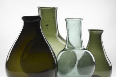 Joseph Black is considered one of the founding fathers of modern chemistry, known among other things for discovering carbon dioxide. This glassware was used by Black in experiments, and is thought to have been made in Leith in the late 18th century.