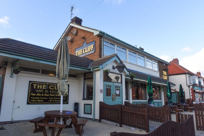 The Cliff in Roker has  4.5 stars from 402 reviews.
