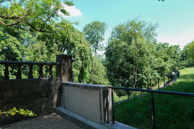 This segment of the former balustrades has been left in place to help visitors imagine what former catacombs used to look like before the renovations.