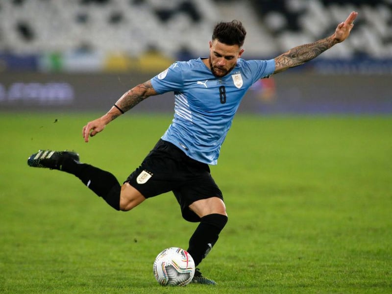 Leeds United seem to have somewhat given up on signing Cagliari midfielder Nahitan Nandez. According to reports, the midfielder ‘seemed headed for Leeds’, but the Premier League side ‘appear to have let go’ of the signing, who was a Bielsa request. Inter Milan will now have a shot at his transfer. (Calcio Mercato)
(Photo by Miguel Schincariol/Getty Images)