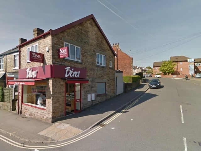 Mulehouse Road is near the route of the old Racker Way, the bridle path from Sheffield to Stannington, along which mules used to carry goods. The assumption is that somewhere nearby there was a mule house, where the animals were fed and watered.