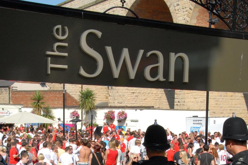 The Swan is showing Euro 2020 games, both inside and outside at the premises. Tables are available on a first-come, first-served basis.