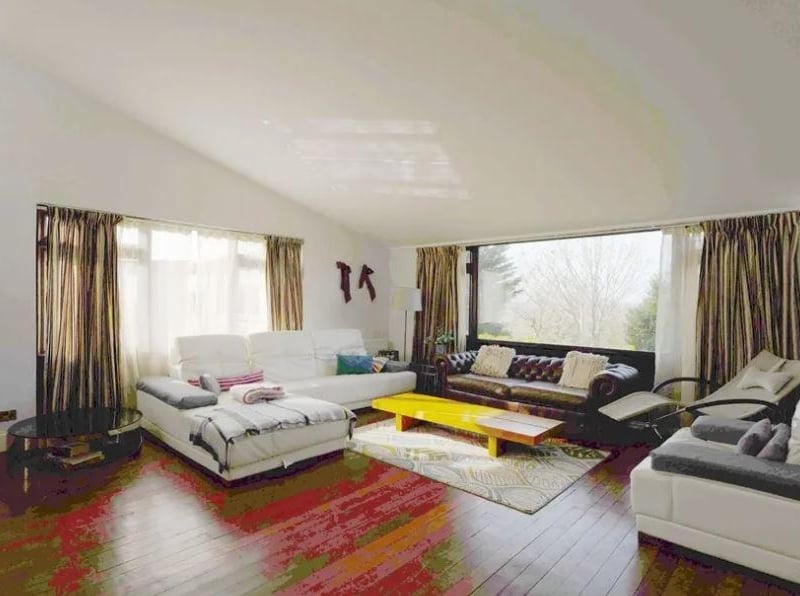 This is what the living room looks like.