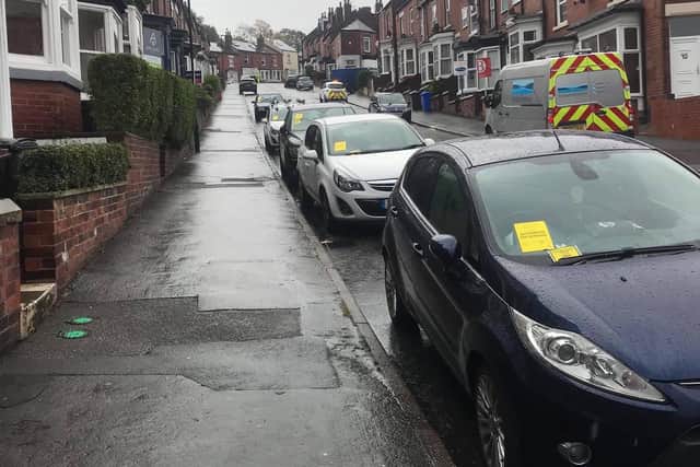 Cars 'authorised for removal' on Hunter Hill in Sheffield (photo: @ParkinginSheff).