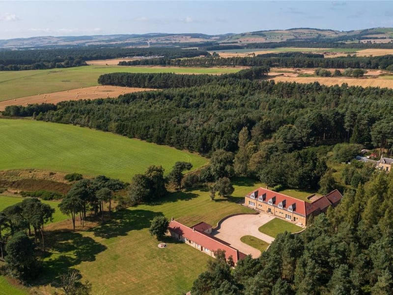 Beautiful setting in the Howe of Fife countryside.