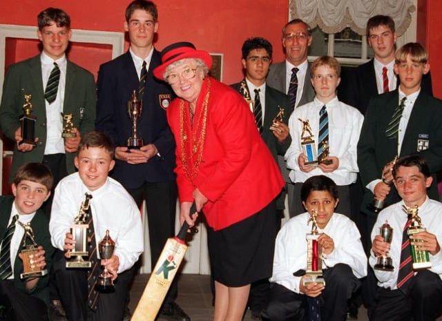 Mayor Dorothy Layton visited a group of young cricketers who had just won trophies in 1996.
