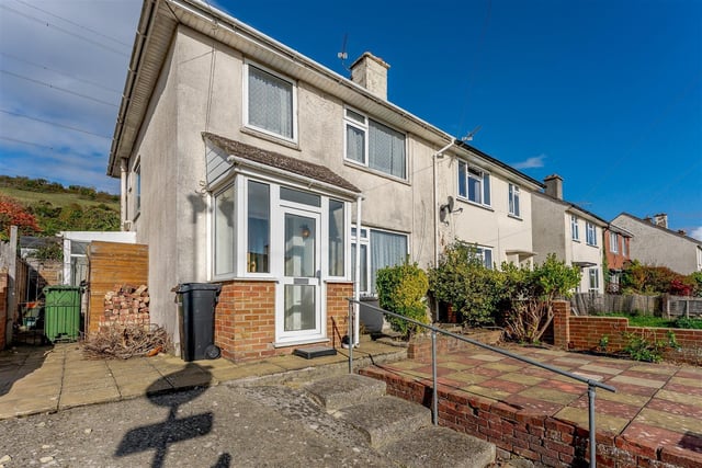 Three bed semi-detached house. Blakemere Crescent. Offers over
£195,000. Agent: Good Move - 0113 427 9095.
