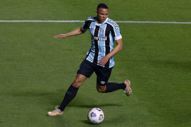 Brentford have opened talks with Gremio over a £9.5million deal for Brazilian right back Vanderson. (Daily Mail)

 (Photo by Miguel Schincariol/Getty Images)