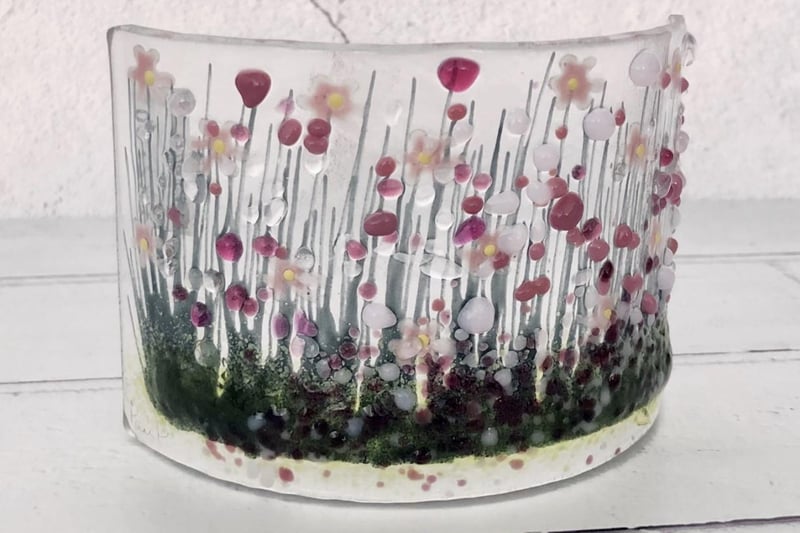 This glass curve is hand made by Pam Peters Designs and looks beautiful on a windowsill or with a small candle behind it. Shop Indie offers free local delivery when you spend over £20.00 to postcodes S40 – S44. Postage for anywhere else in the UK is also available.Purchase online: www.shopindie.co.uk