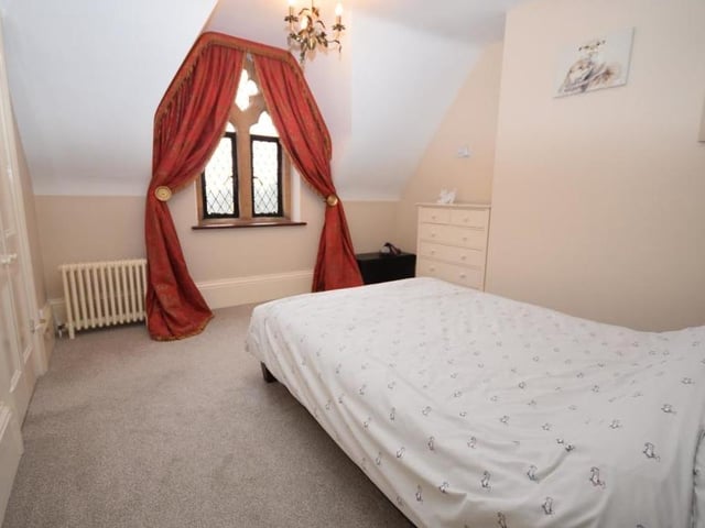 The entire first floor of The Archway is taken up by a principal suite, which includes a beautiful double-sized bedroom with its own walk-in wardrobe and an en suite bathroom. The bedroom is the epitome of elegance, with a double stone window giving amazing views of Newstead Abbey in the distance.