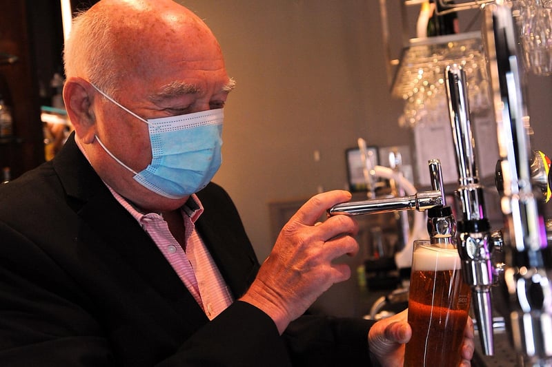 Dennis O'Connell pours the first pint at the Strathearn Hotel (Pic: Fife Photo Agency)