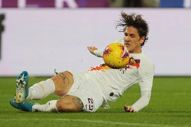 Liverpool are ‘dreaming’ of a move for Roma winger Nicolo Zaniolo with his asking price thought to be around £40m. (Express)