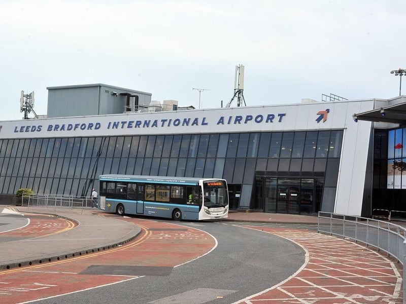 Leeds Bradford (LBA) sits in the middle of the expensive bracket, currently charging £7.00 for up to 10 minutes. However, savvy Leeds drivers can still use the One Hour Free Zone on Whitehouse Lane—it’s just a 3–4 minute walk from the terminal doors.