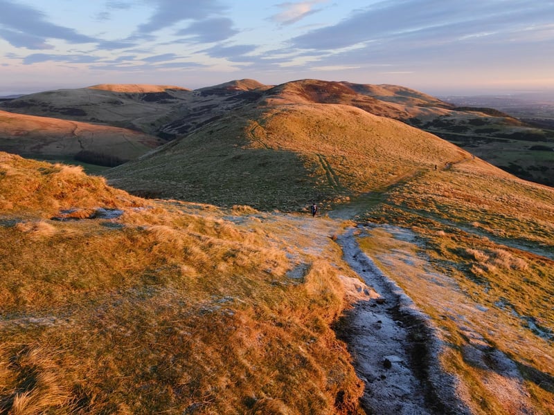 Scald Law, the highest peak in the Pentland Hills, is a challenging but rewarding hike. This winter walk offers gorgeous panoramic views of snow-topped mountains and the scenic Loganlea Reservoir.