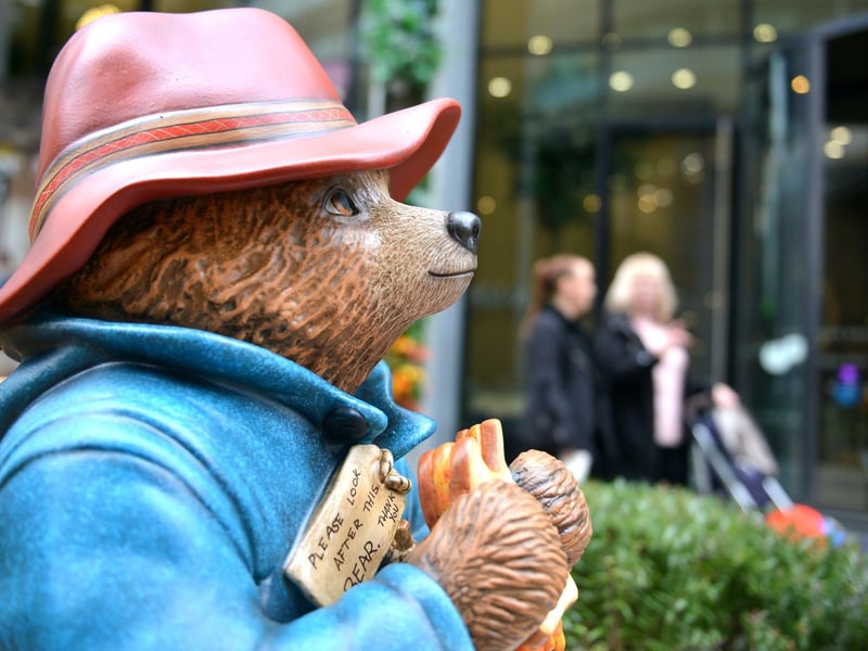 Delight the family by meeting the beloved bear from Peru, Paddington™, at the North Yorkshire Moors Railway. He will be making special appearances on Saturday, May 3rd and Sunday, May 4th, 2025, along the picturesque railway line 📌 Various stations along the North Yorkshire Moors Railway, including Pickering Station, YO18 7AJ.