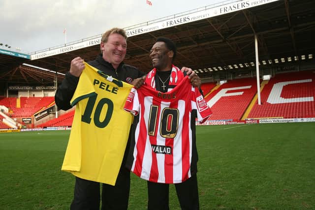 Tony Currie with Pele on his visit to Sheffield United in 2007 (Christopher Furlong/Getty Images)