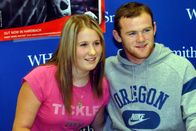 Wayne Rooney with a fan at his book signing at WH Smith, Meadowhall.    9 November 2006