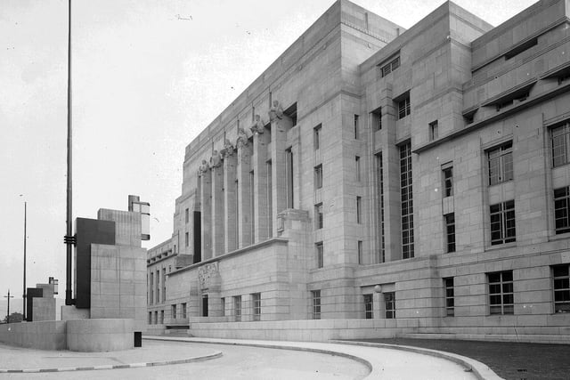 The main entrance to St Andrew's House, on Calton Hill, in 1959.