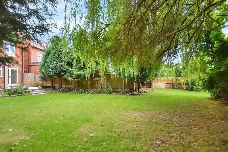 The drooping trees give a countryside feel to the back garden. Lots of room for picnics or games.