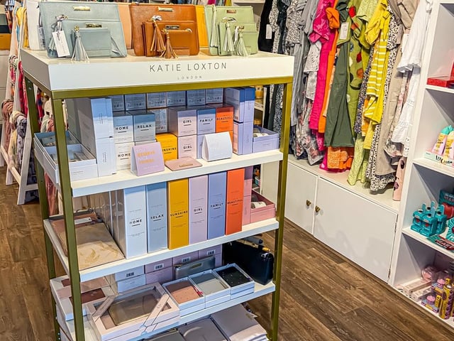 I was happy to stumble upon this little find. Jumpers are my favourite thing and they have such a beautiful and brightly coloured collection. I glammed mine up with their blue Katie Loxton London clutch and it was perfect for a posh Sunday roast in the pub. It’s a women’s fashion boutique.
Visit: 10 The Market Place DE61ES Ashbourne. Tel: 01335 347247