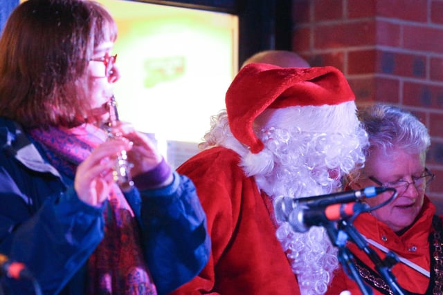 Father Christmas joins in the carols. Emsworth Christmas lights switch on, St Peter's Square, Emsworth
Picture: Chris Moorhouse   (jpns 031221-49)