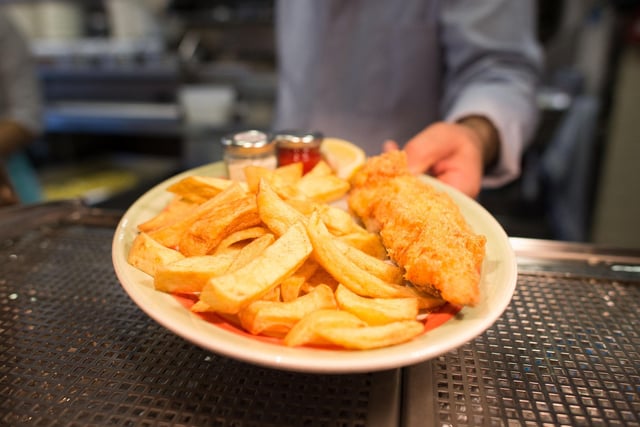 Fish and chips. AFP PHOTO / LEON NEAL (Photo by LEON NEAL / AFP) (Photo by LEON NEAL/AFP via Getty Images)
