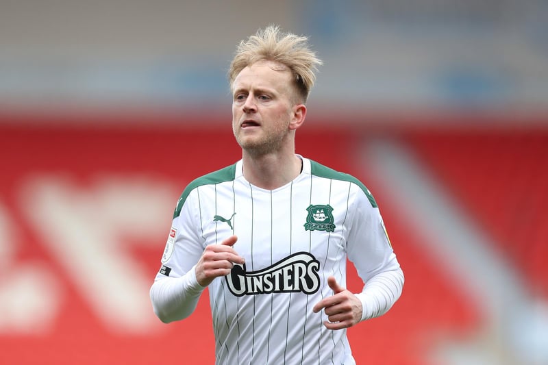 The Northern Irishman has made the move to the Gills after being released by Plymouth.
The 29-year-old midfielder spent one season at Home Park after one season at MK Dons.
He made 32 appearances for the Pilgrims last term, scoring twice.
Picture: George Wood/Getty Images