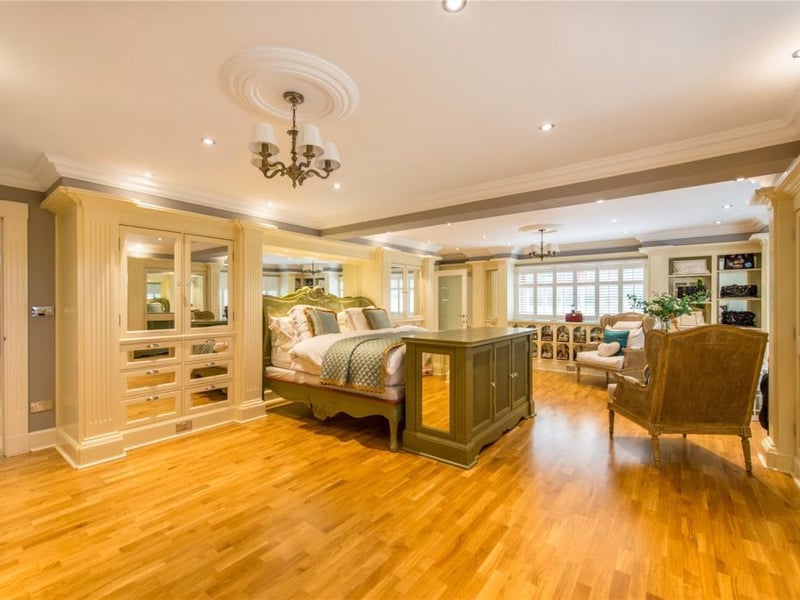 Principal bedroom.